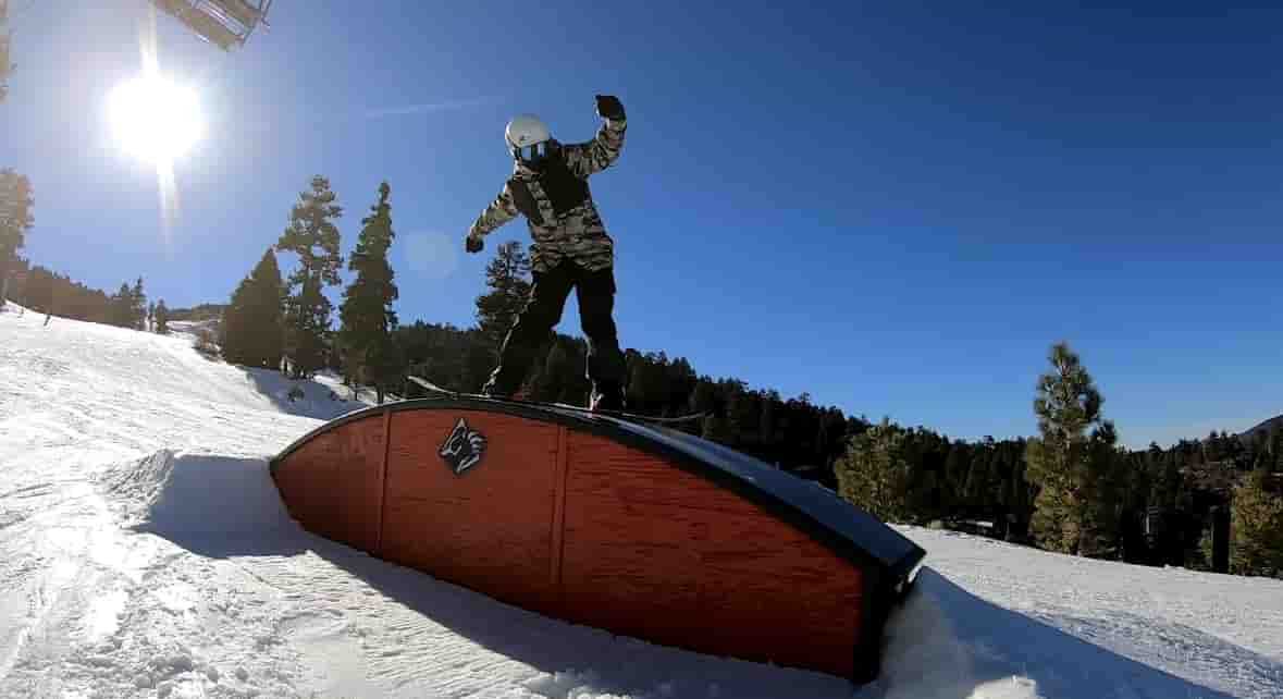 Snowboard rainbow box